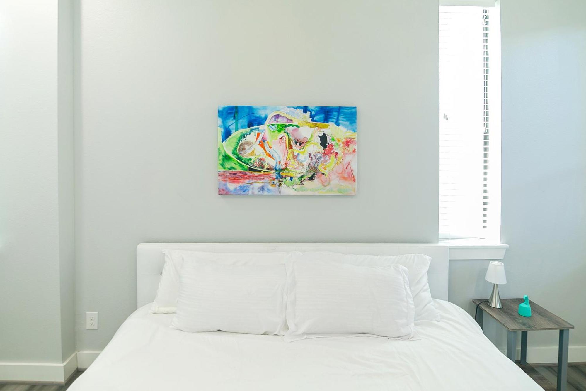 Montrose Guesthouse Suites By Dunyha Houston Bagian luar foto