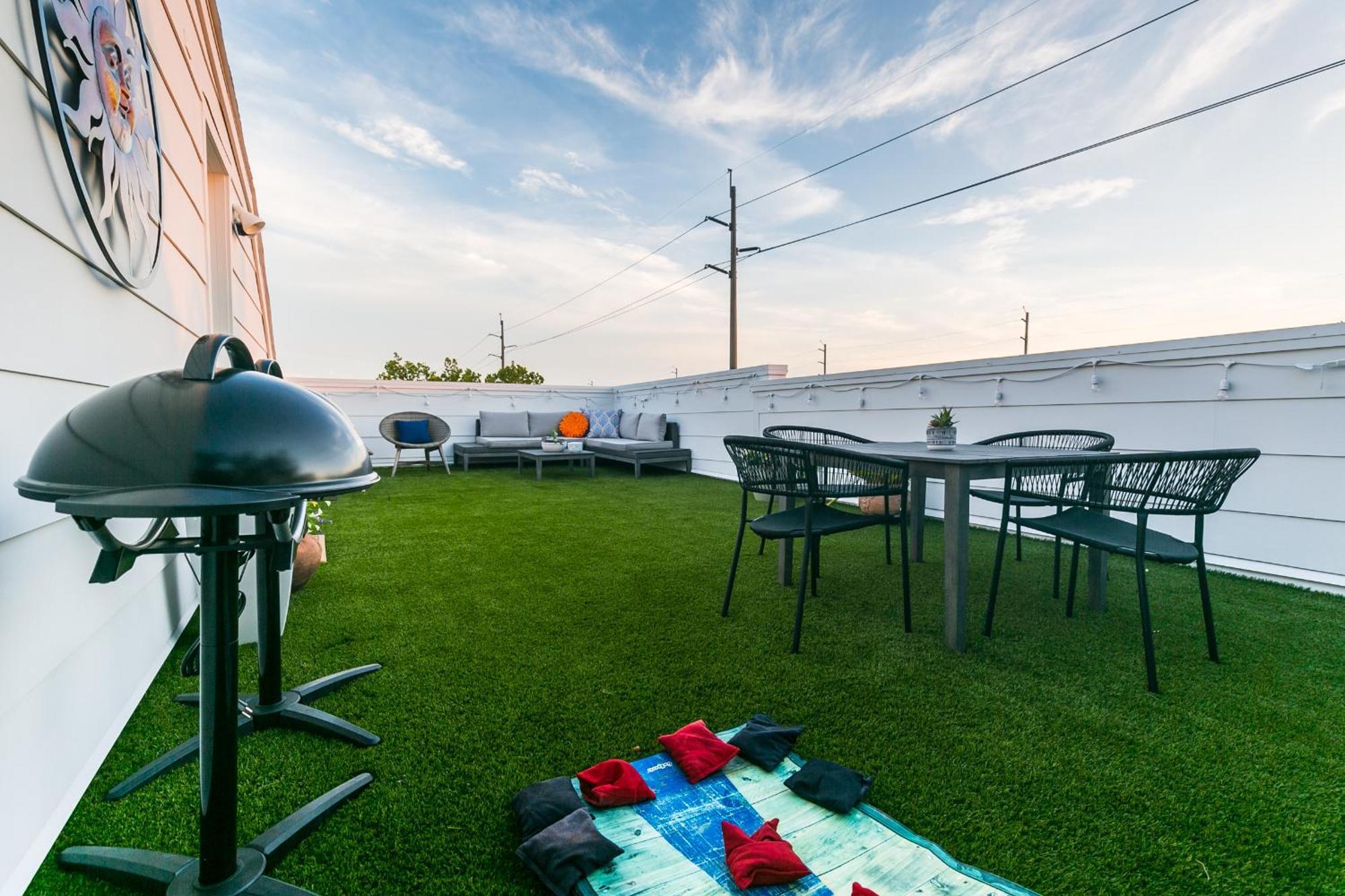 Montrose Guesthouse Suites By Dunyha Houston Bagian luar foto