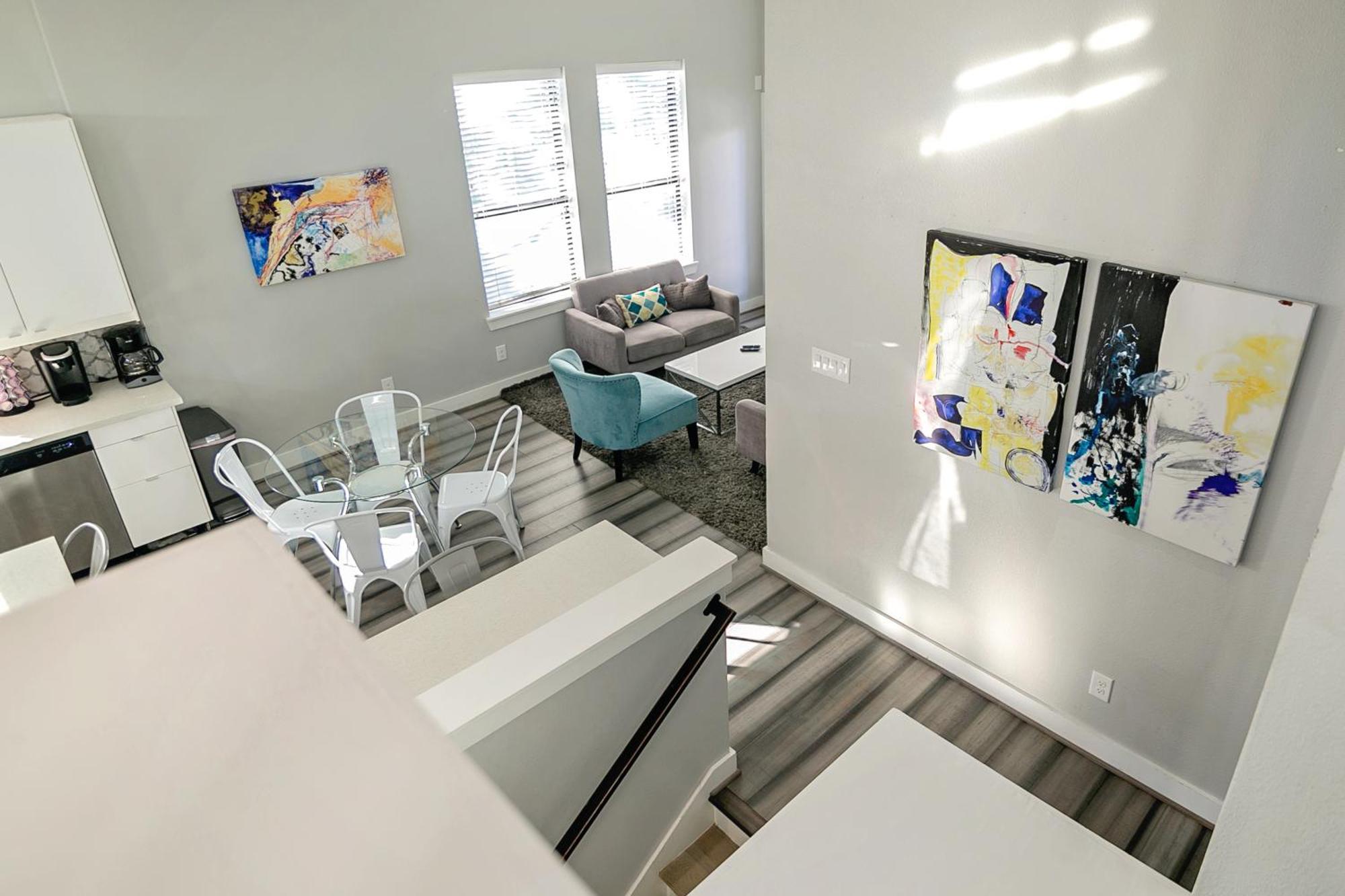 Montrose Guesthouse Suites By Dunyha Houston Bagian luar foto