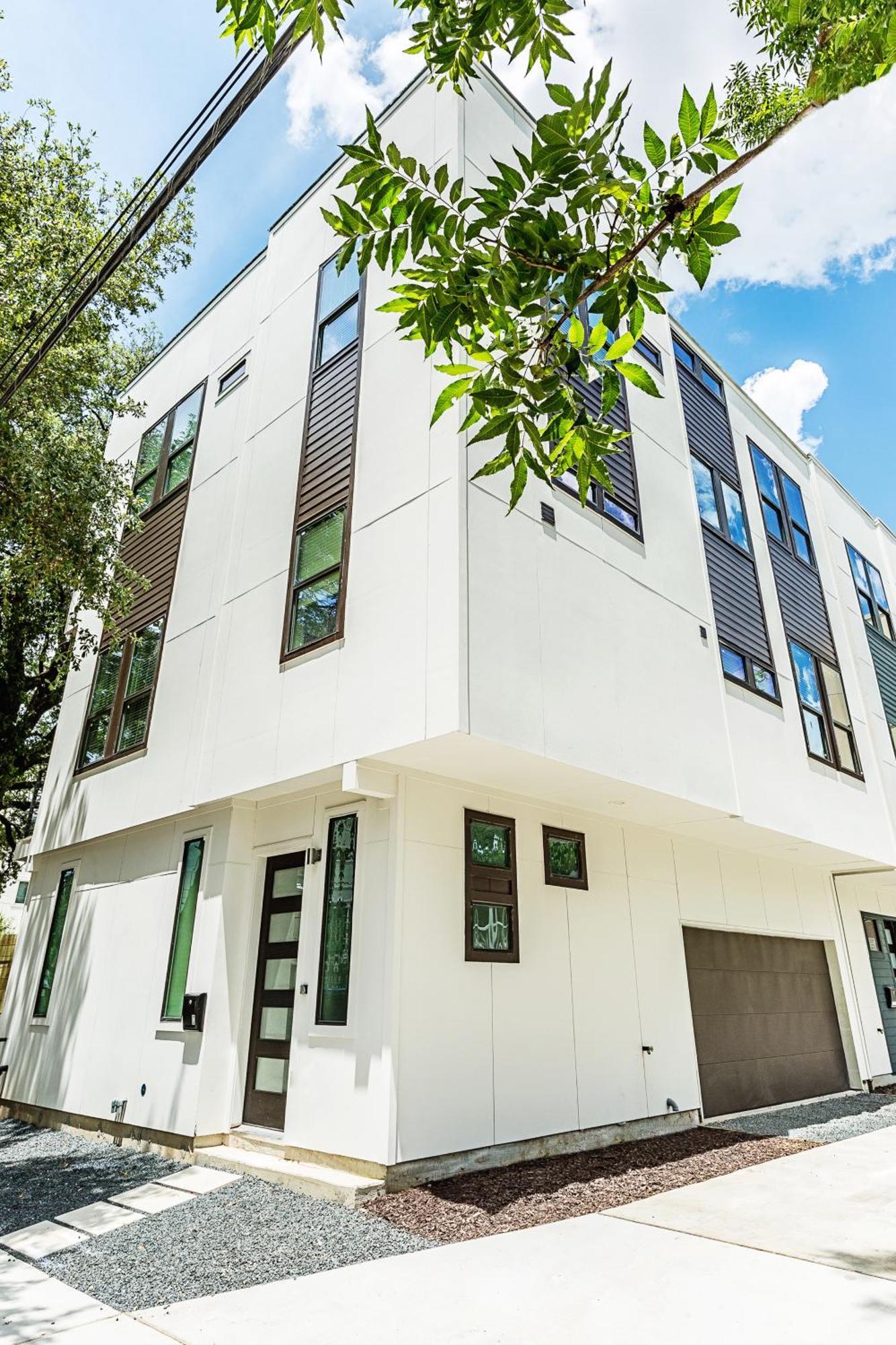 Montrose Guesthouse Suites By Dunyha Houston Bagian luar foto