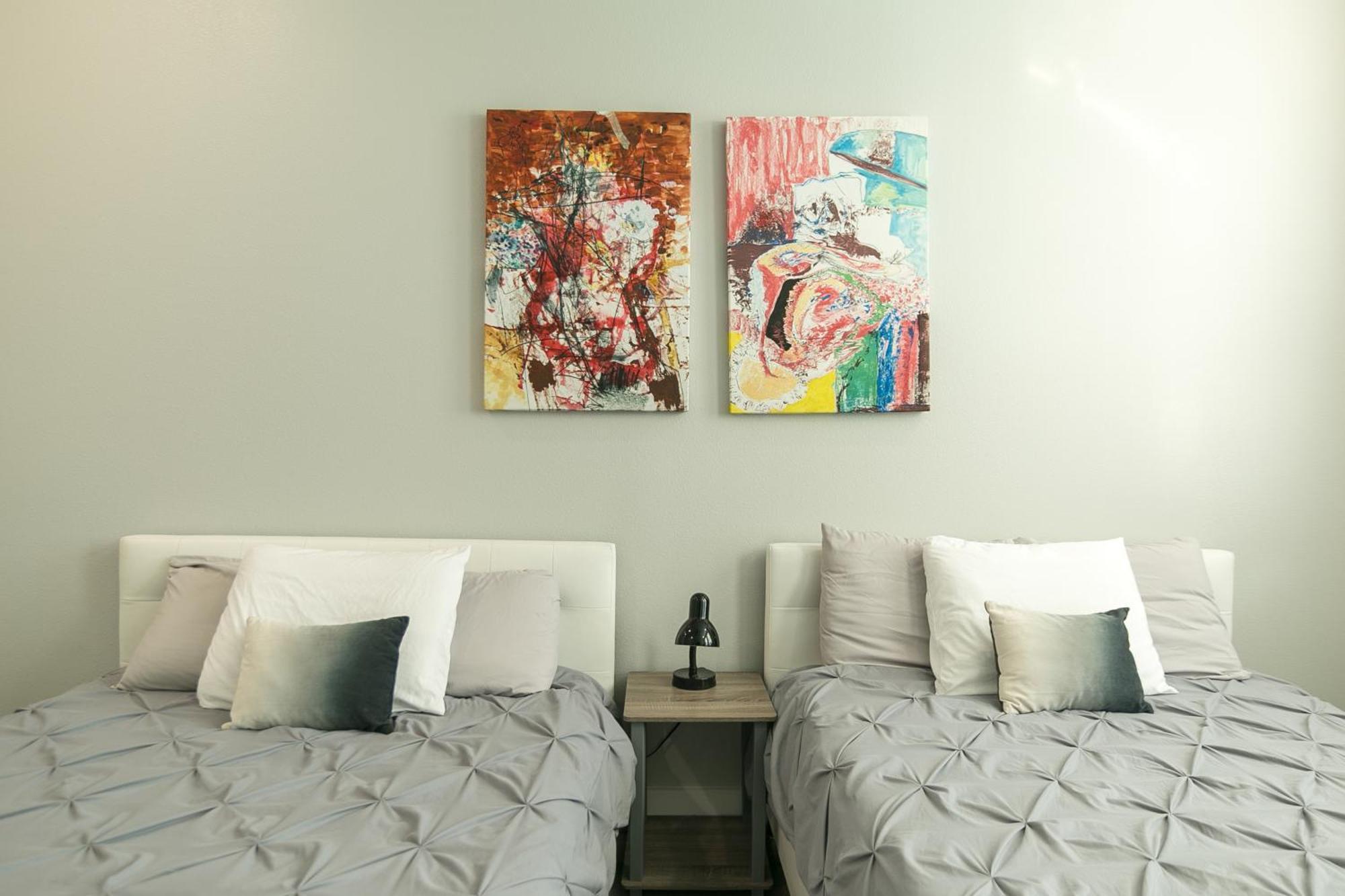 Montrose Guesthouse Suites By Dunyha Houston Bagian luar foto