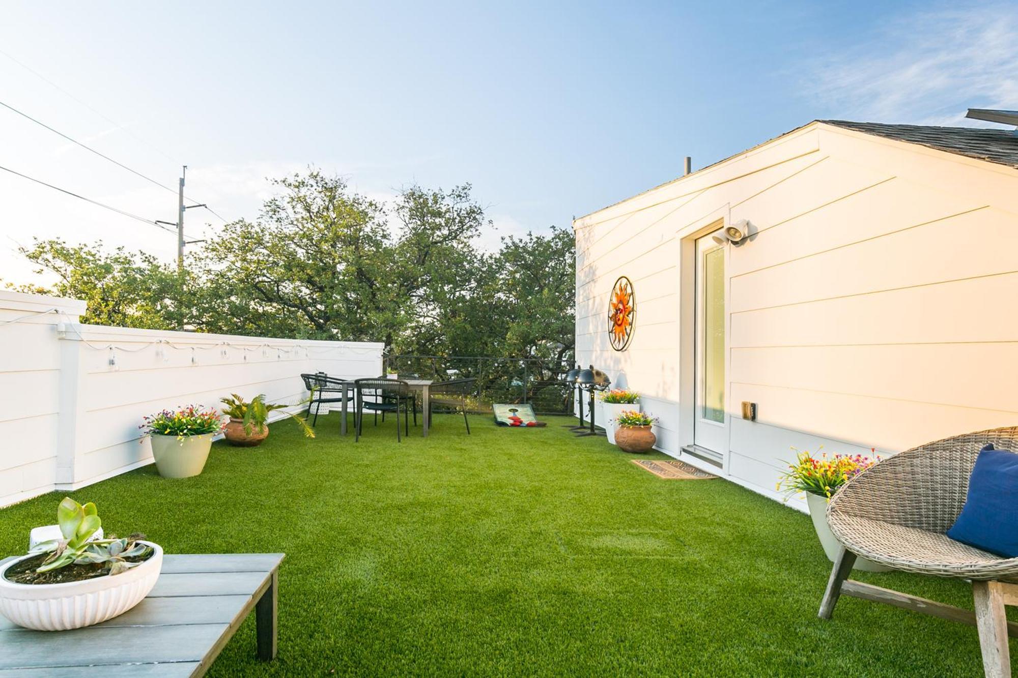 Montrose Guesthouse Suites By Dunyha Houston Bagian luar foto