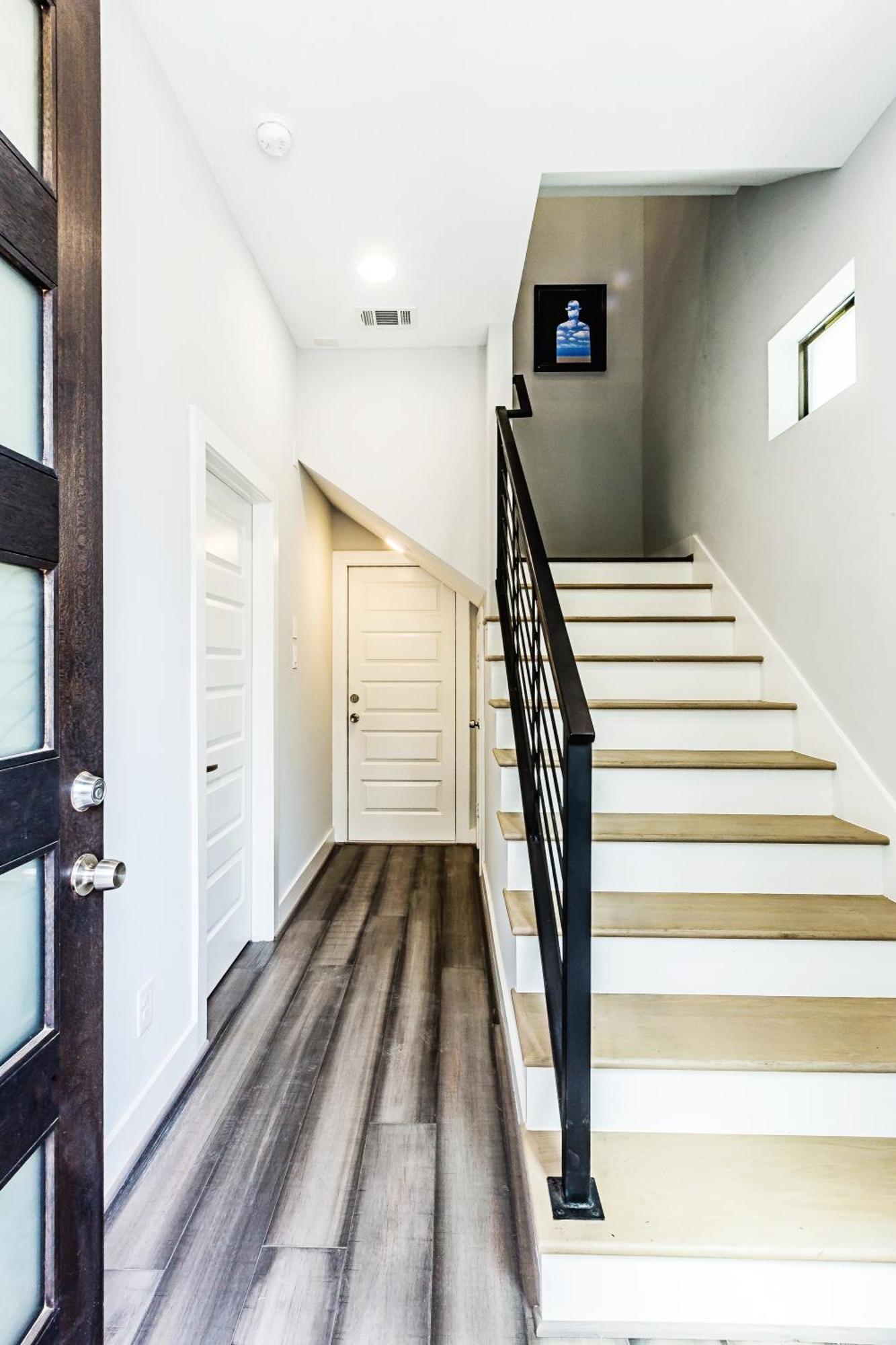 Montrose Guesthouse Suites By Dunyha Houston Bagian luar foto