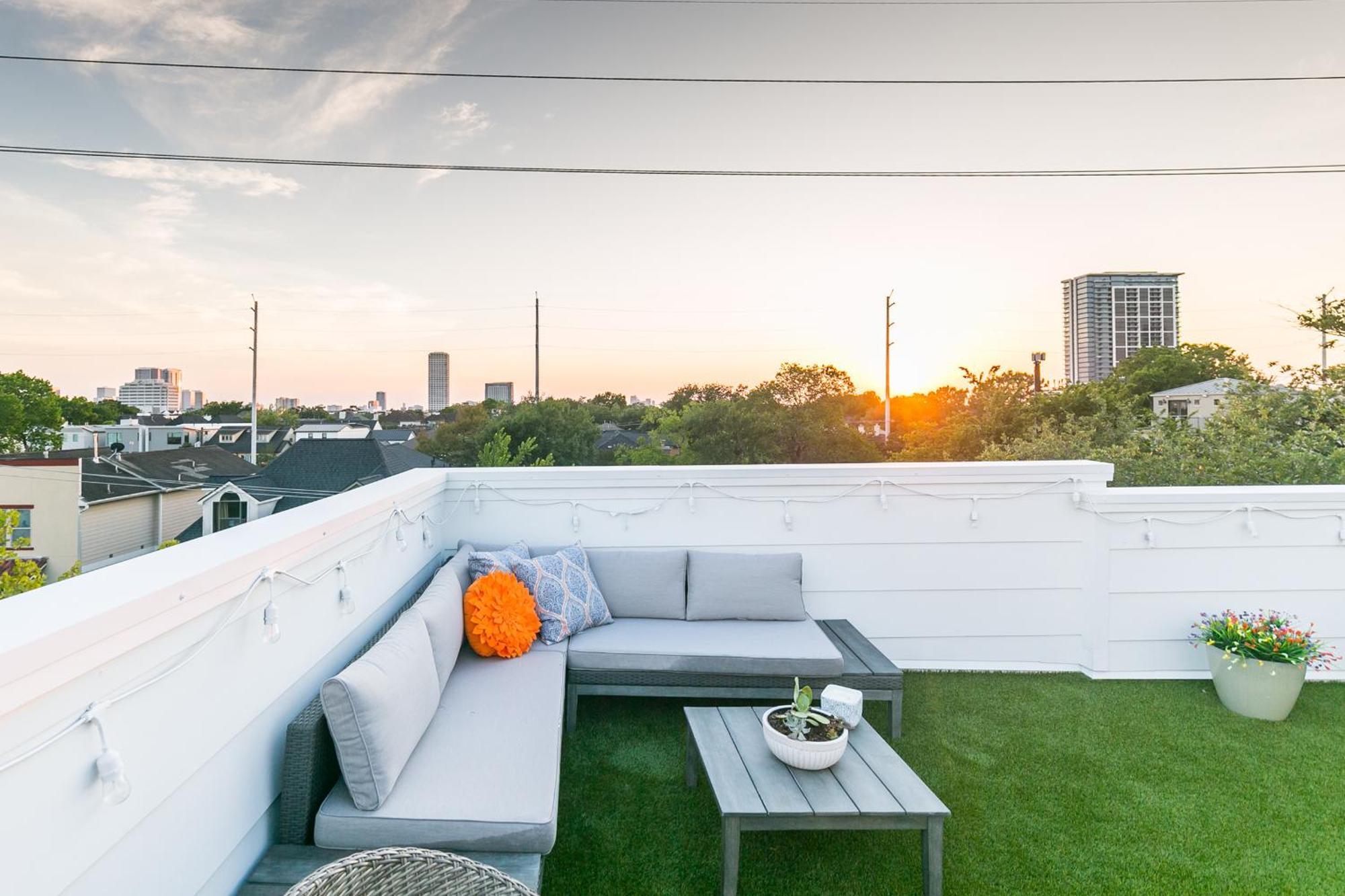 Montrose Guesthouse Suites By Dunyha Houston Bagian luar foto